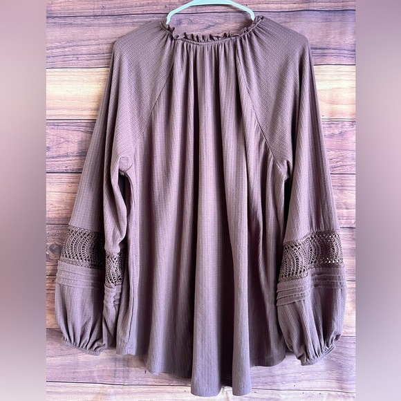 Torrid Womens Mauve Gauze Crochet Lace Balloon Sleeve Ruffle Neck Blouse Size 2 - Picture 6 of 9